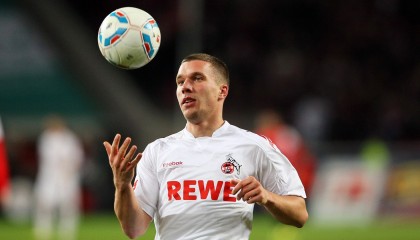 九游sports-技术革新：篮球高科技在比赛中的实际应用，篮球技术已形成了进攻技术和什么两大类